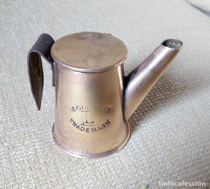 Vintage: Peque&ntilde;a regadera de lat&oacute;n vintage DL