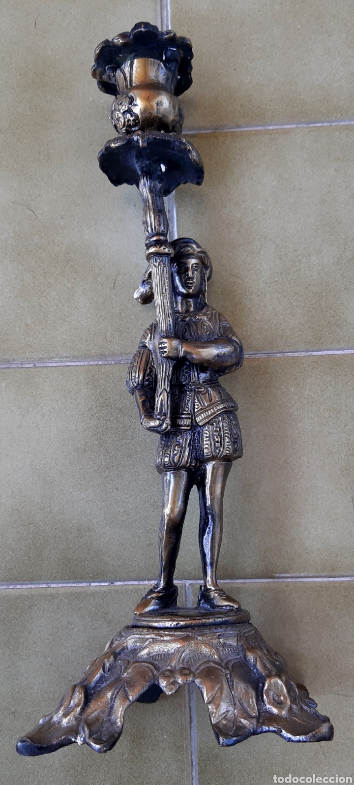 Vintage: Candelabro hierro con figura de un joven