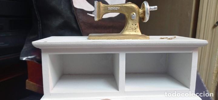 Vintage: MAQUINA DE COSER DE ADORNO 2