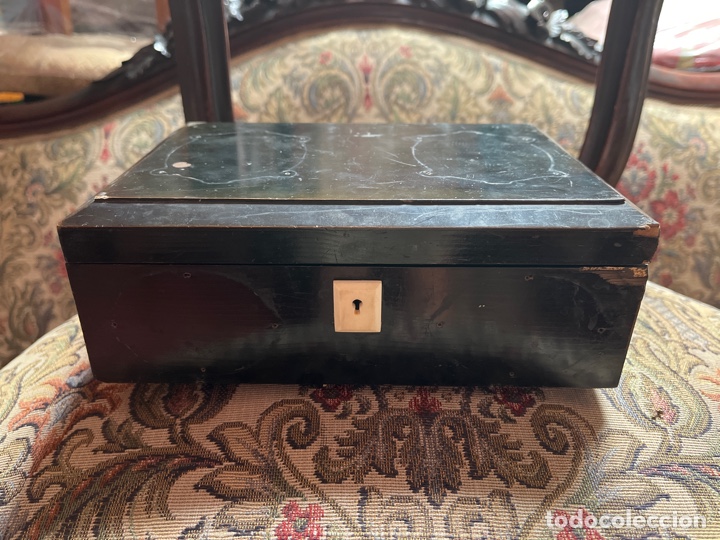 Vintage: Caja de madera lacada en negro para restaurar