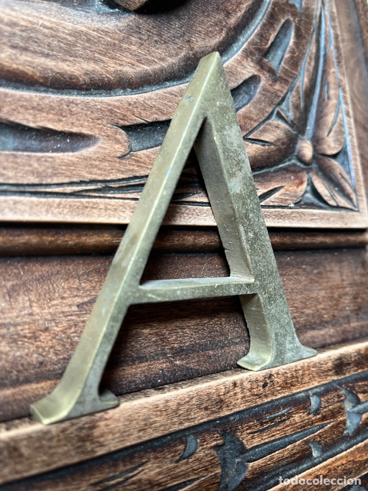 Vintage: Letra A en bronce realizada en los a&ntilde;os 50 - Foto 2