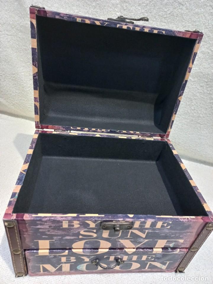 Vintage: JOYERO-MALET&Iacute;N (LETRAS ) MADERA asa - Foto 7