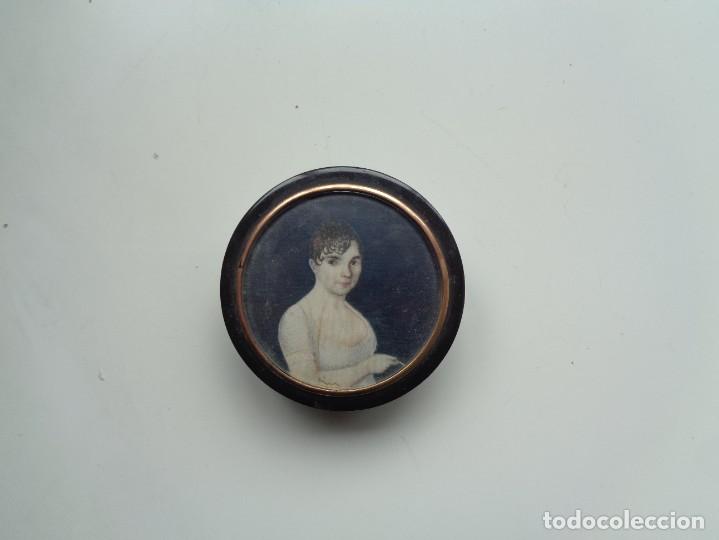 Vintage: MINIATURA DE SE&Ntilde;ORA EN LA TAPA DE UNA CAJA DE RAPE