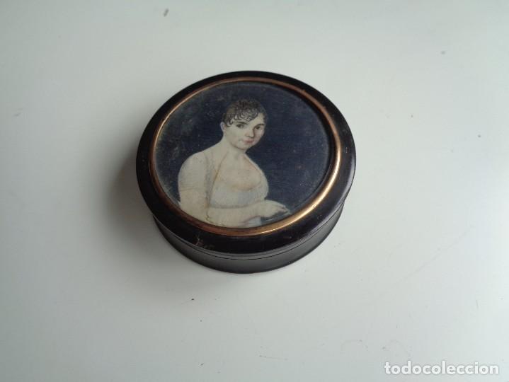 Vintage: MINIATURA DE SE&Ntilde;ORA EN LA TAPA DE UNA CAJA DE RAPE - Foto 2