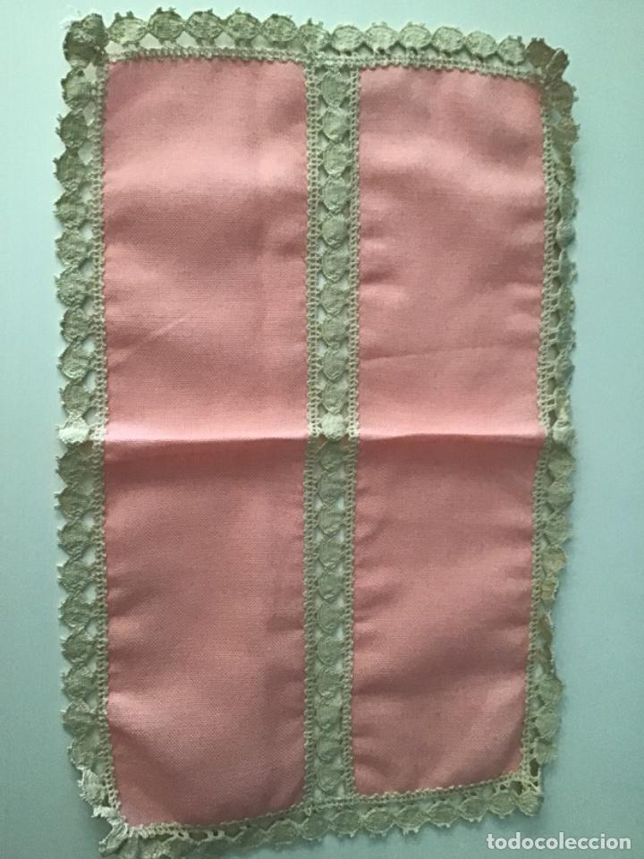 Vintage: PEQUE&Ntilde;O PA&Ntilde;ITO ROSA CON ENCAJE BEIG - Foto 2