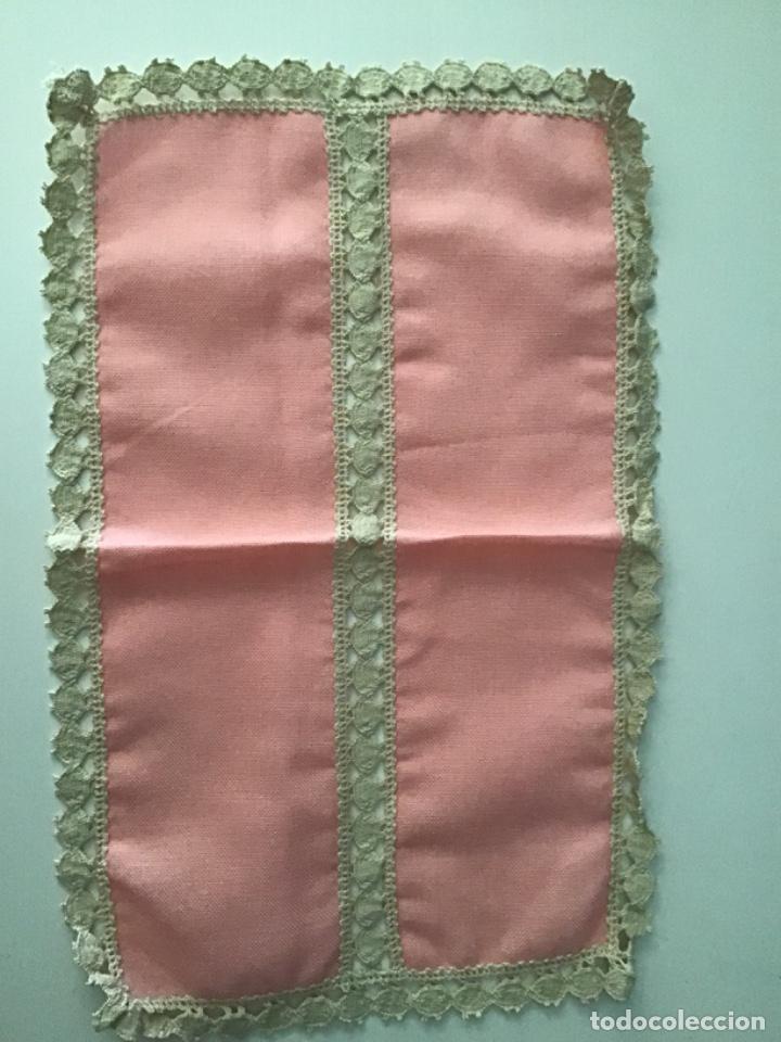 Vintage: PEQUE&Ntilde;O PA&Ntilde;ITO ROSA CON ENCAJE BEIG - Foto 3
