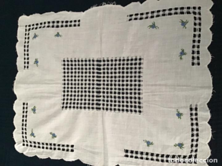 Vintage: PEQUE&Ntilde;O PA&Ntilde;ITO BORDADO A MANO - Foto 2