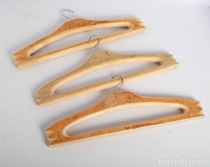 Vintage: 3 perchas artesanas de madera