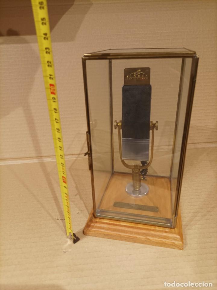 Vintage: Micr&oacute;fono antiguo especie de trofeo. - Foto 1