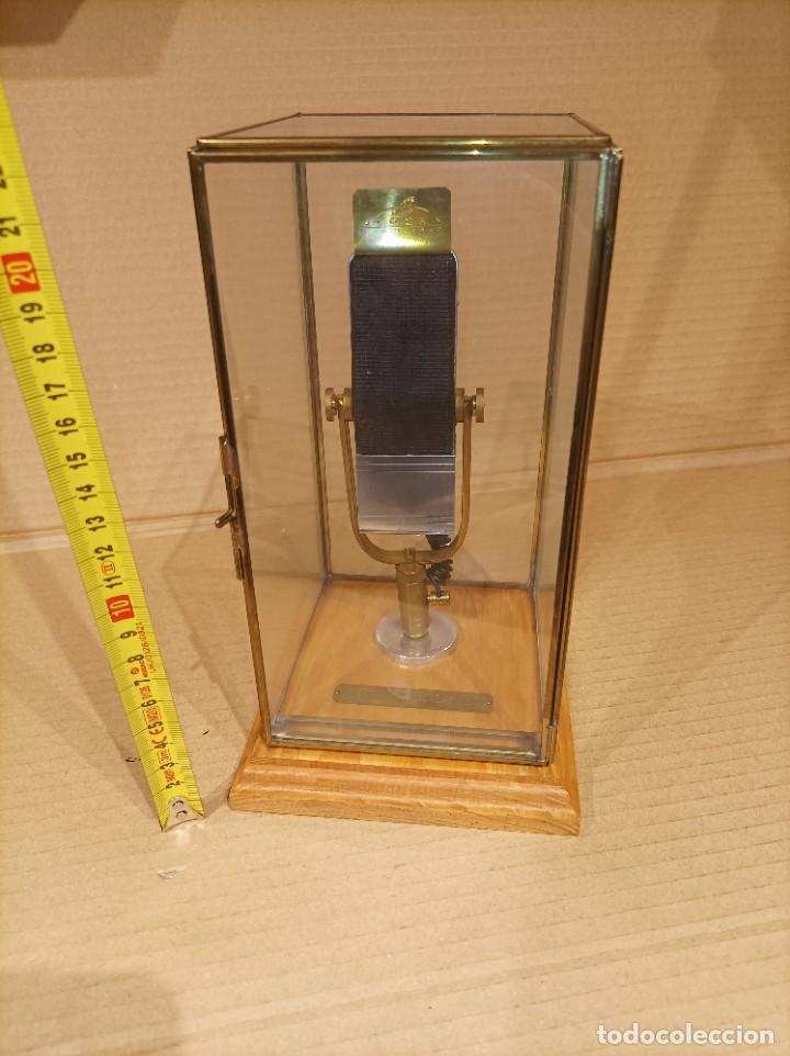 Vintage: Micr&oacute;fono antiguo especie de trofeo. - Foto 3