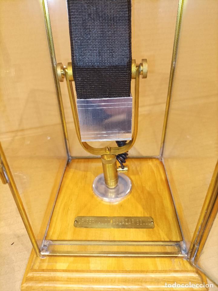 Vintage: Micr&oacute;fono antiguo especie de trofeo. - Foto 5