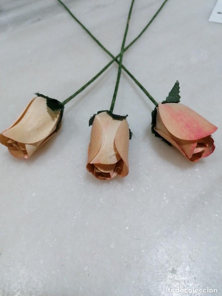 Vintage: C 15 - Tres rosas de madera.