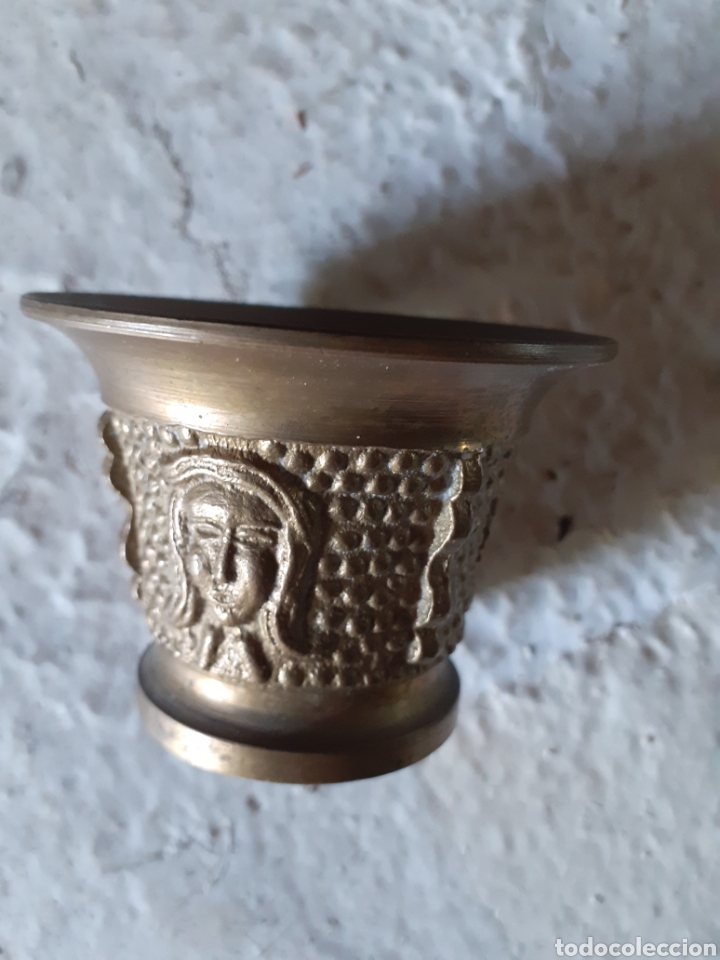 Vintage: Peque&ntilde;o mortero de fundici&oacute;n (lat&oacute;n). Boca: 7,5 cm. Altura: 5,5 cm. Base: 4,5 cm.