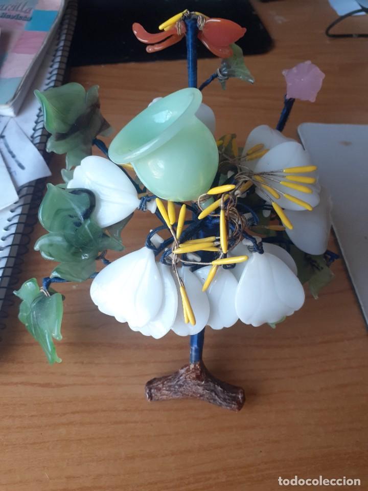 Vintage: escultura de arbol con flores hecha con alambre y vidrio