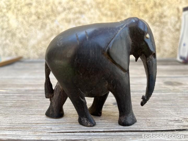 Vintage: Peque&ntilde;o elefante tallado en madera, muy decorativo.