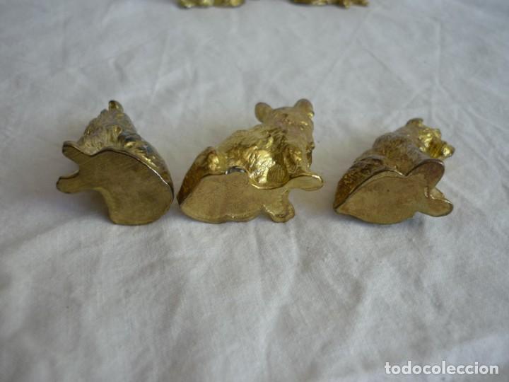 Vintage: 8 figuras de perros en plomo dorado - Foto 5