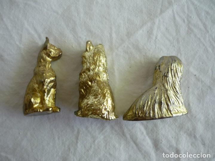 Vintage: 8 figuras de perros en plomo dorado - Foto 7