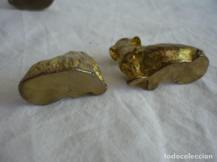Vintage: 8 figuras de perros en plomo dorado - Foto 11