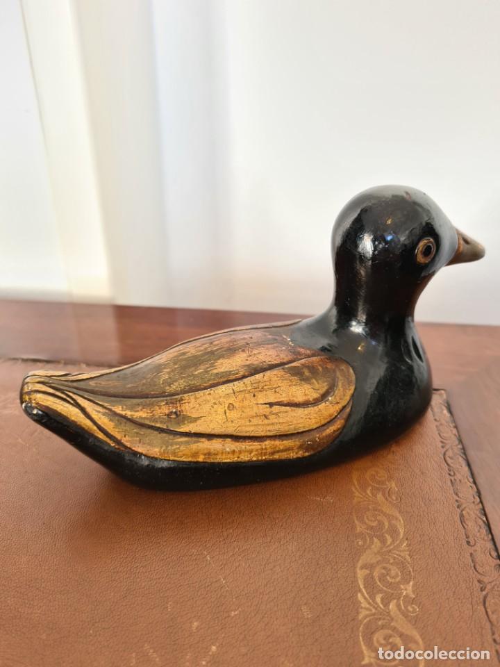 Vintage: PATO DE MADERA PINTADO - Foto 2