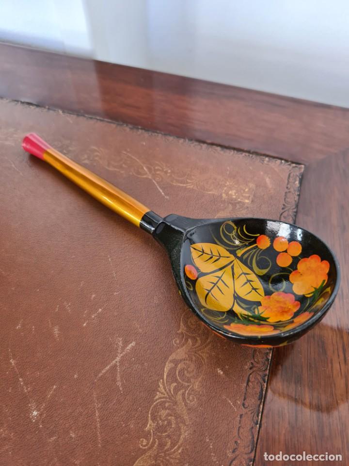 Vintage: CUCHARA RUSA DE MADERA PINTADA A MANO - Foto 1