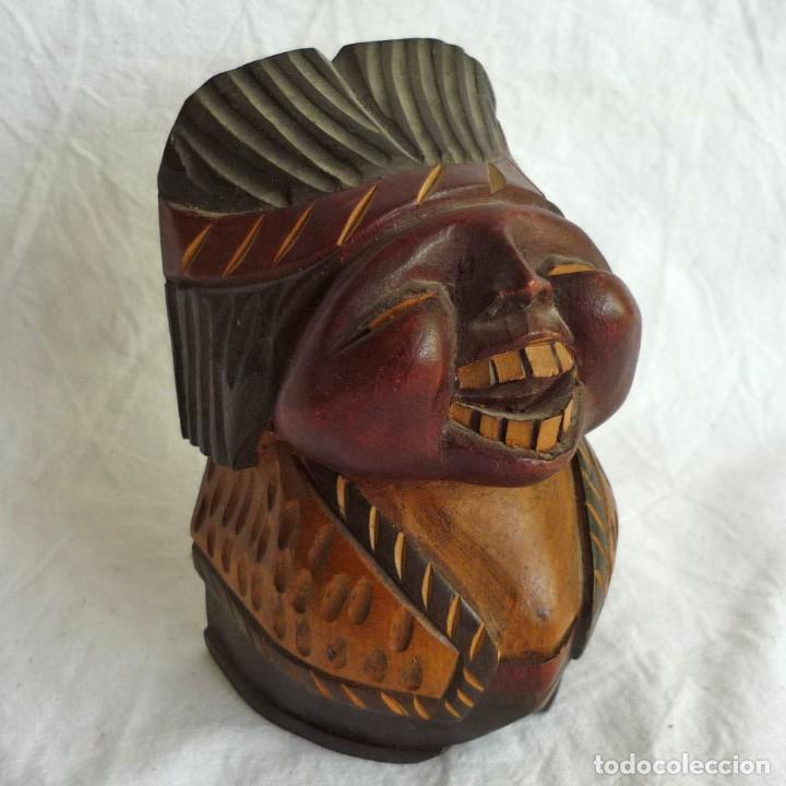 Vintage: Simp&aacute;tica figura tallada en madera, Indio riendo - Foto 1