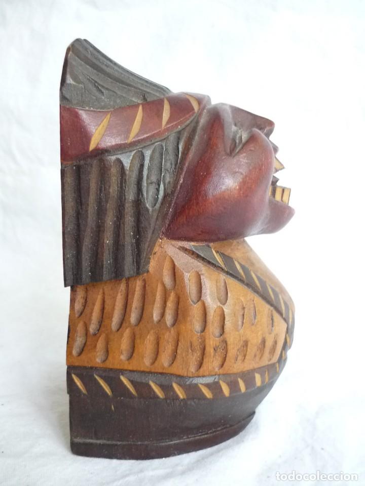 Vintage: Simp&aacute;tica figura tallada en madera, Indio riendo - Foto 4