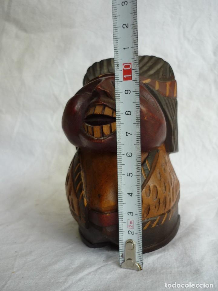 Vintage: Simp&aacute;tica figura tallada en madera, Indio riendo - Foto 7