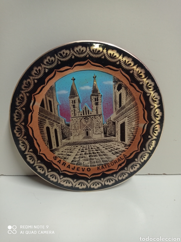 Vintage: Plato de cobre y metal decorativo de la catedral de Sarajevo. Katedrala.