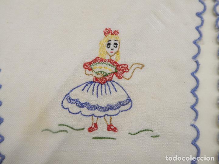Vintage: 2 PEQUE&Ntilde;OS BORDADOS - Foto 2