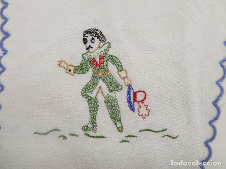 Vintage: 2 PEQUE&Ntilde;OS BORDADOS - Foto 3