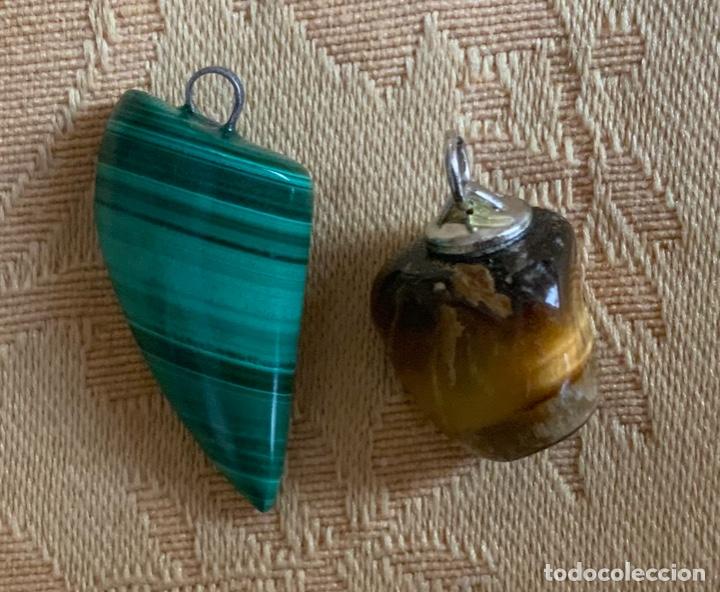 Vintage: 2 COLGANTES, CUERNO DE MALAQUITA Y OTRO DE OJO DE TIGRE