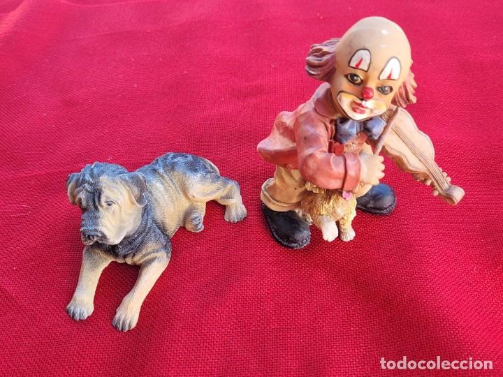 Vintage: Dos figuras de resina, un cachorro y un payaso con su cachorro