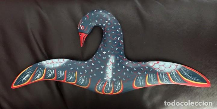 Vintage: PRECIOSA PERCHA DECORATIVA CISNE AZUL. ARTESAN&Iacute;A EN MADERA. A ESTRENAR