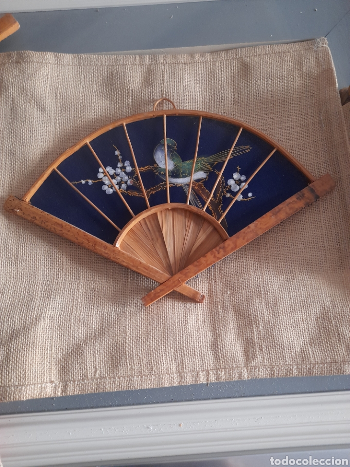 Vintage: Antiguo abanico decorativo de madera y tela pintada