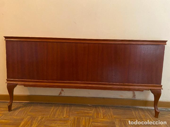 Vintage: piecero de cama de madera antiguo