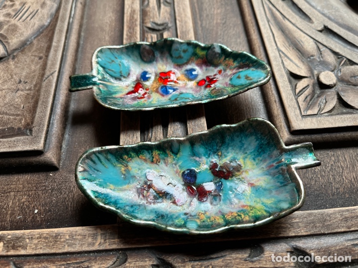 Vintage: I Pareja de bandejas en metal esmaltado realizadas artesanalmente