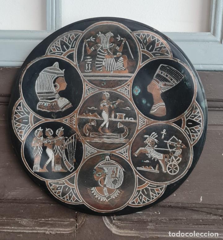 Vintage: Plato Bandeja egipcio en cobre y plata de 40cm de diametro