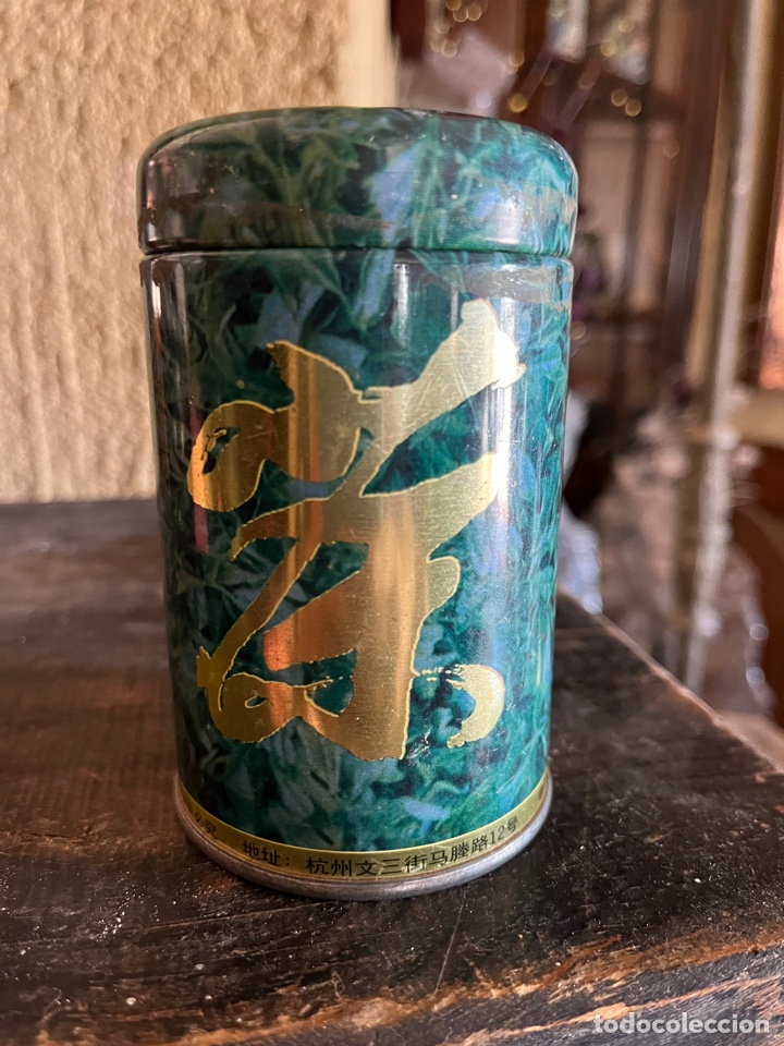 Vintage: Caja met&aacute;lica oriental en color verde.