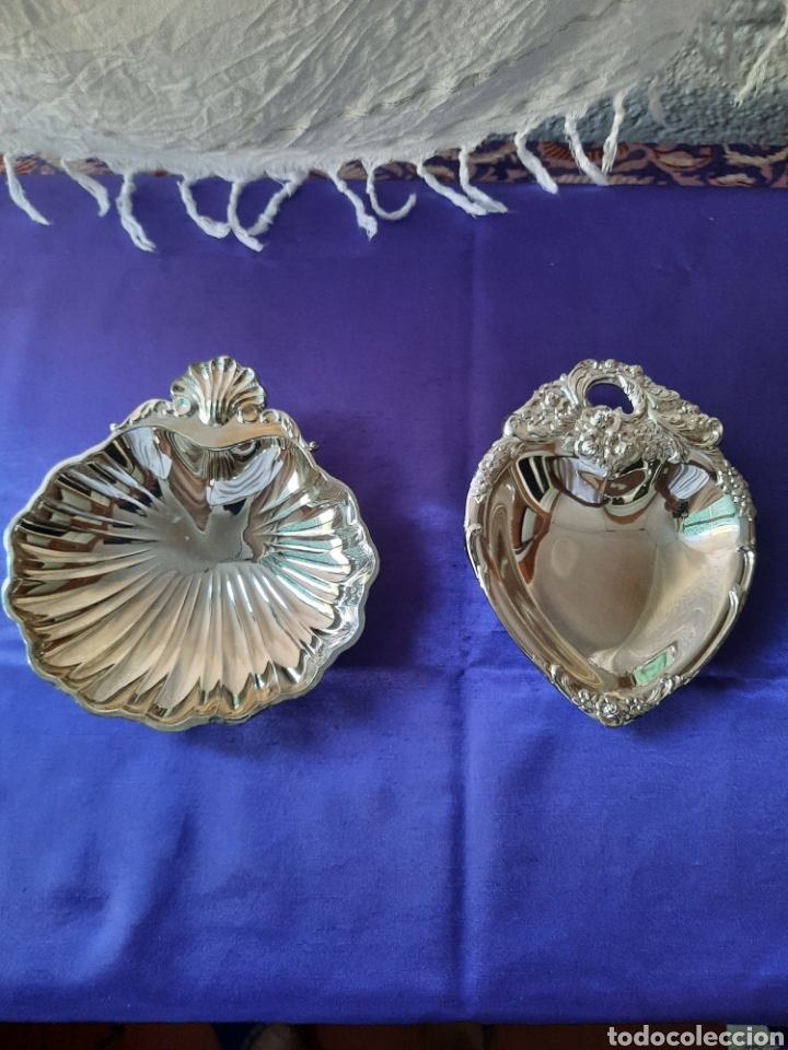 Vintage: Jabonera y aguamanil de metal plateado o alpaca.