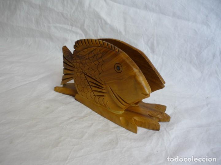 Vintage: Servilletero en forma de pez tallado en madera - Foto 2