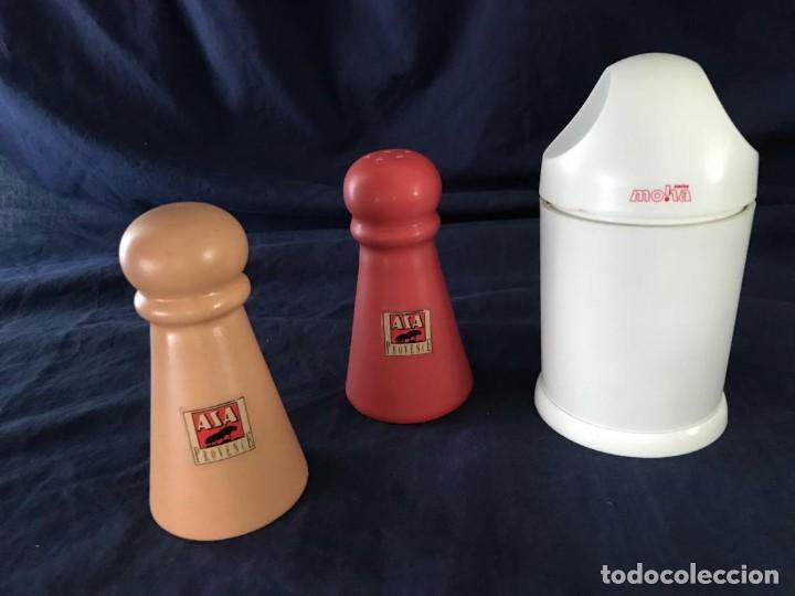 Vintage: CONJUNTO DE RALLADOR DE QUESO + SALERO Y PIMENTERO CER&Aacute;MICA TONOS PASTEL. A ESTRENAR