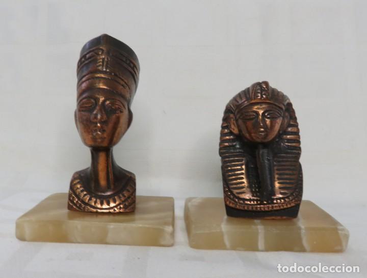 Vintage: 2 BUSTOS EGIPCIOS DE COLOR BRONCE Y BASE DE MARMOL. - Foto 1