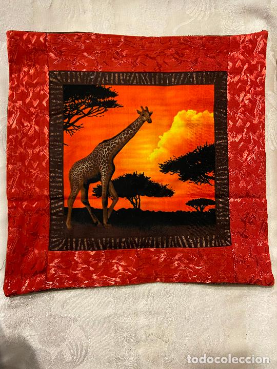 Vintage: C.69- Funda coj&iacute;n hecho a mano. Kenia 1.986. Jirafa