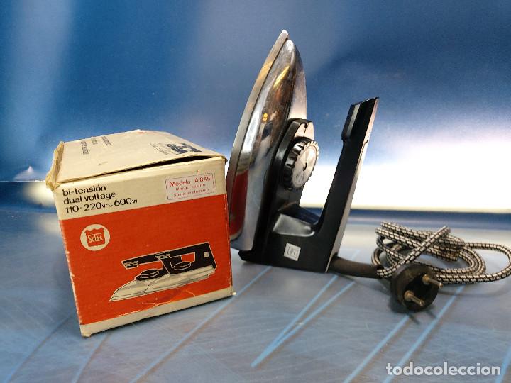 Vintage: Solac Plancha autom&aacute;tica Modelo A845. A&ntilde;os 70. - Foto 1