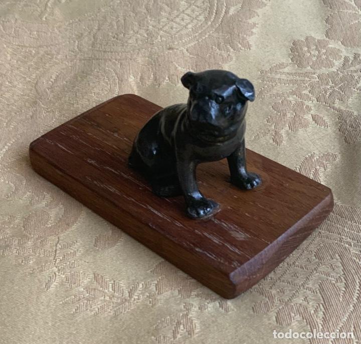 Vintage: PEQUE&Ntilde;A Y ANTIGUA FIGURA DE PERRO BULDOG DE METAL
