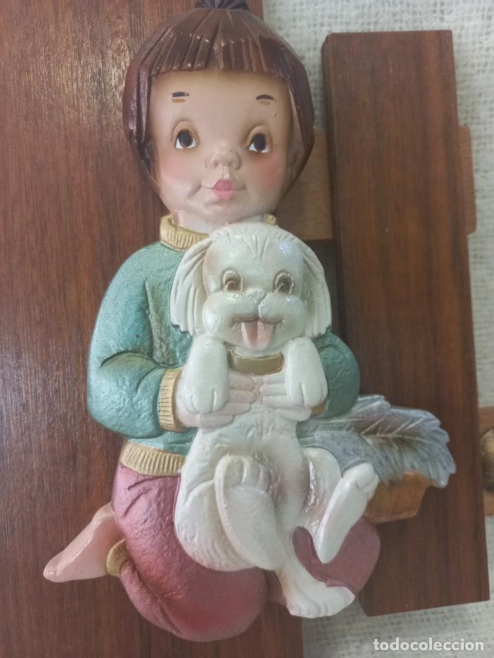 Vintage: CUADRO-RELIEVE (NI&Ntilde;O CON PERRO) madera - Foto 2