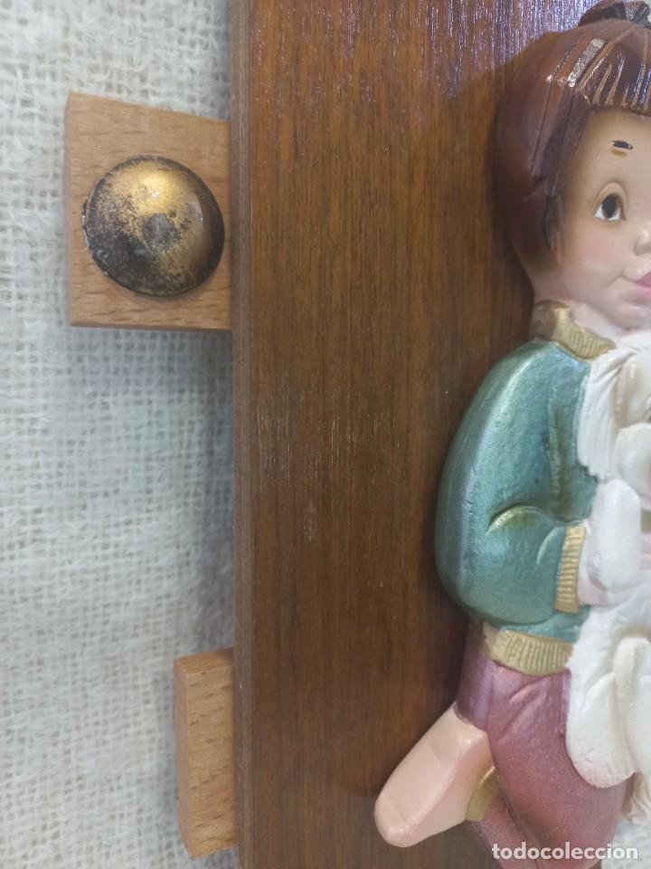Vintage: CUADRO-RELIEVE (NI&Ntilde;O CON PERRO) madera - Foto 3