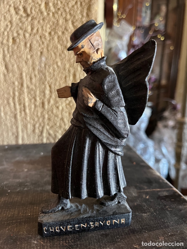 Vintage: Talla de madera figura alada Chove en Bayona.