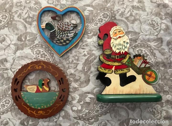 Vintage: GRUPO DE 3 PRECIOSOS ART&Iacute;CULOS DECORATIVOS NAVIDAD ANTIGUA EN MADERA. LOTE 4. VINTAGE. A ESTRENAR
