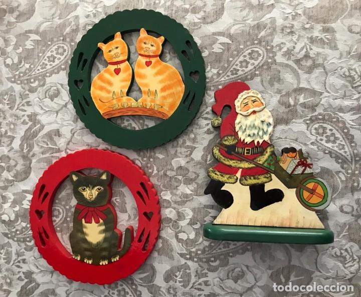 Vintage: GRUPO DE 3 PRECIOSOS ART&Iacute;CULOS DECORATIVOS NAVIDAD ANTIGUA EN MADERA. LOTE 2. VINTAGE. A ESTRENAR